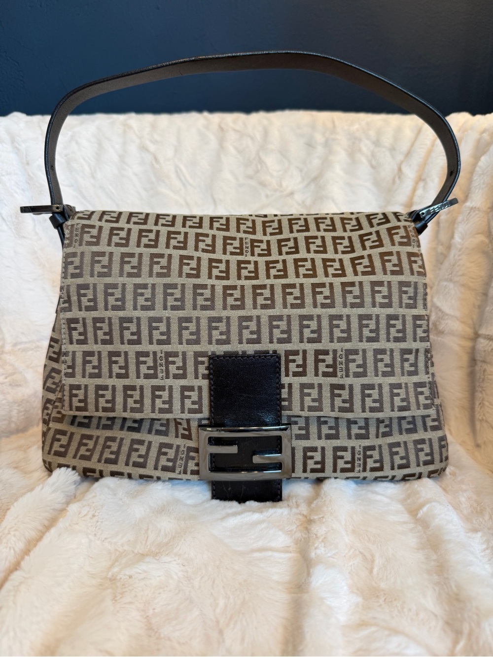Vintage Fendi Mamma Baguette bag in beige/brown Zucchino print